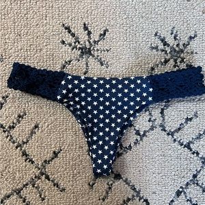 Frankies Bikinis cheeky bottoms size large